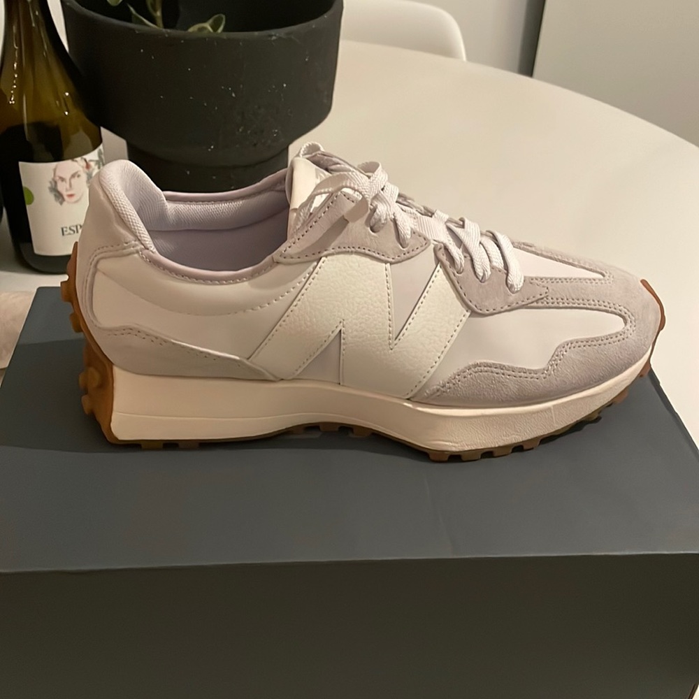 New Balance 327